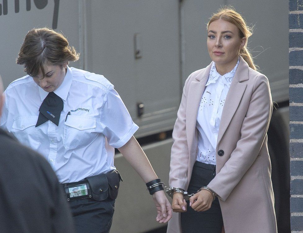 Nhà tù lớn nhất ở Anh: 3 nữ quản giáo có quan hệ tình cảm với tù nhân - 2