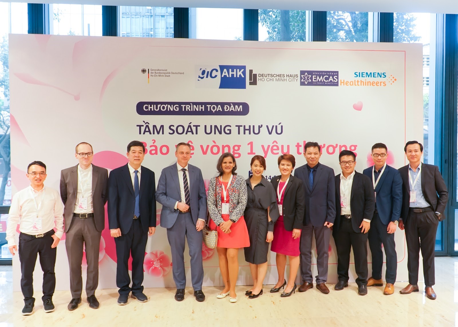 EMCAS khởi chạy chuyến xe tầm soát ung thư vú miễn phí đầu tiên - 2