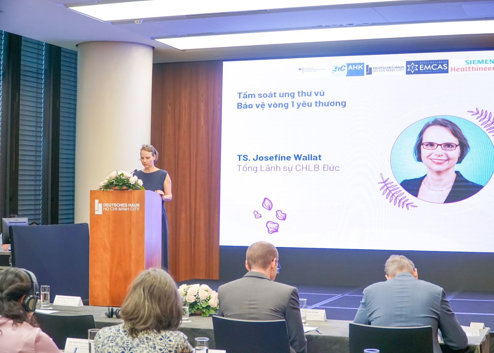 EMCAS khởi chạy chuyến xe tầm soát ung thư vú miễn phí đầu tiên - 3