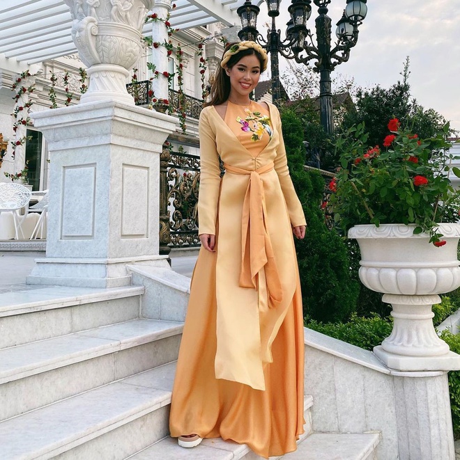 Người đẹp Việt mặc yếm &#34;không phòng hộ&#34; đi chúc Tết được khen tinh tế nhờ đâu? - 5