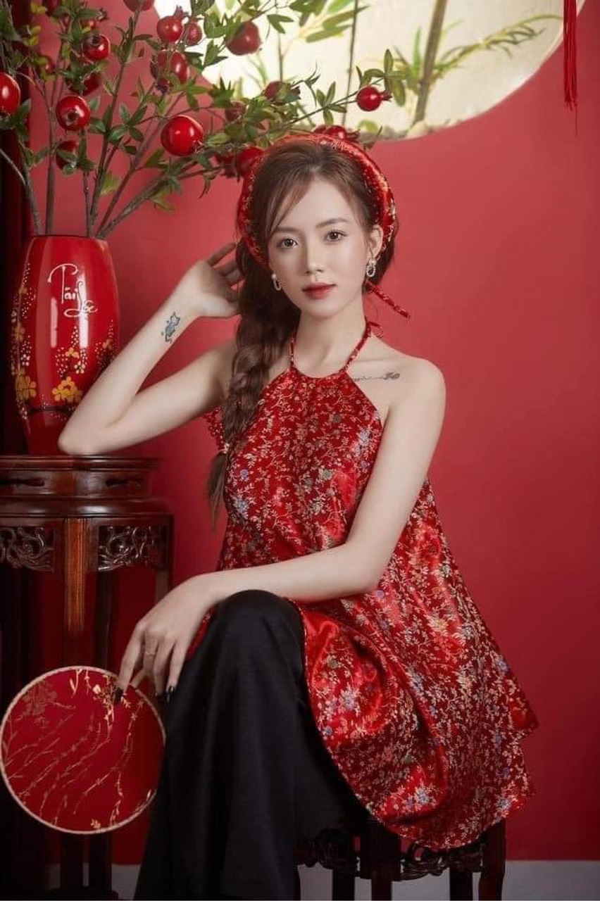 Người đẹp Việt mặc yếm &#34;không phòng hộ&#34; đi chúc Tết được khen tinh tế nhờ đâu? - 4