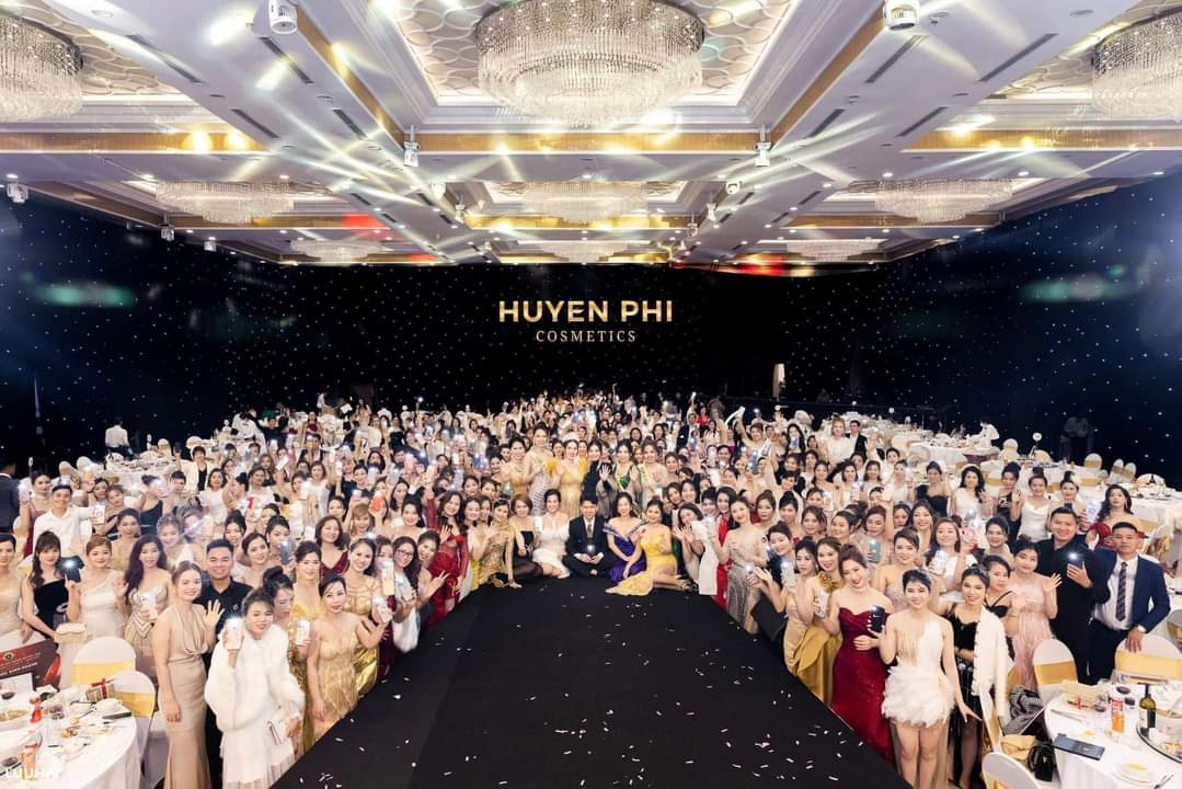 Dư âm khó quên của siêu sự kiện “Hoàng” - Festival hoành tráng, đẳng cấp của Huyền Phi Cosmetics - 1