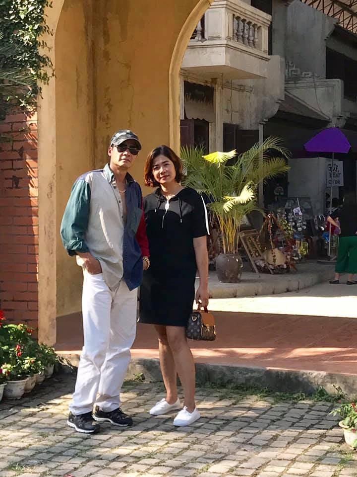 Hạnh phúc ngọt ngào của “Vua bãi rác” bên bà xã kém 12 tuổi - 3
