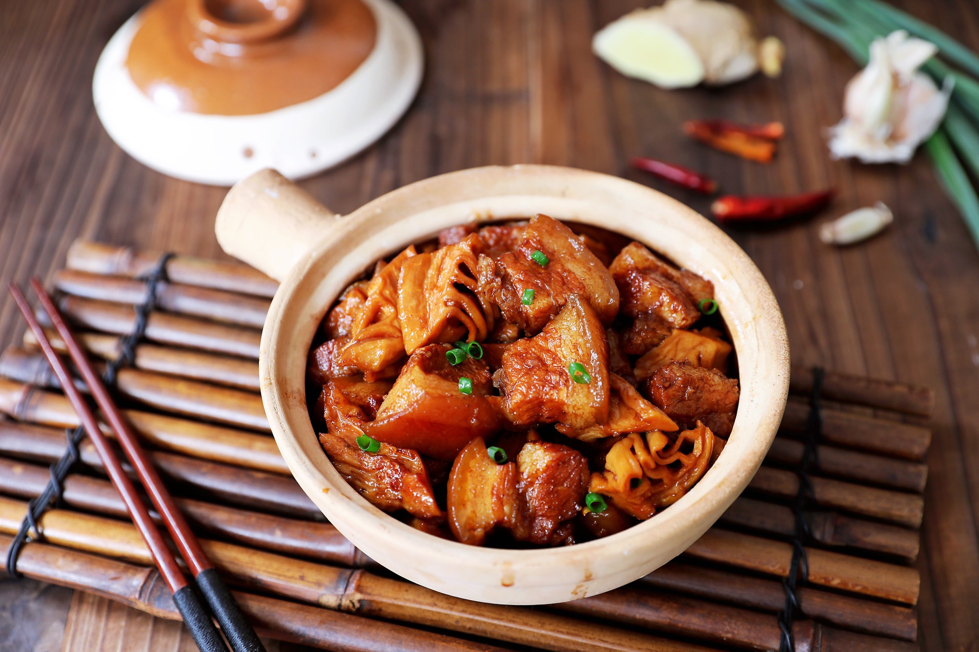 Tận dụng thịt, măng khô dư sau Tết làm ngay món ăn hấp dẫn này - 1