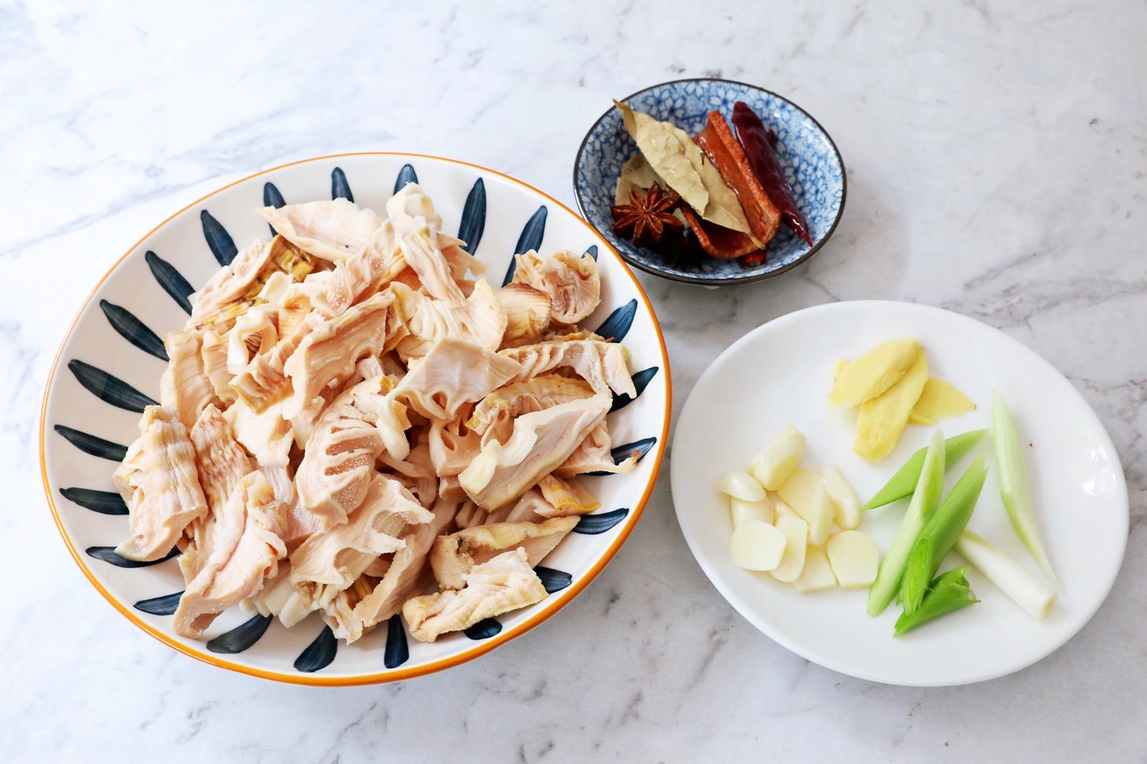 Tận dụng thịt, măng khô dư sau Tết làm ngay món ăn hấp dẫn này - 2