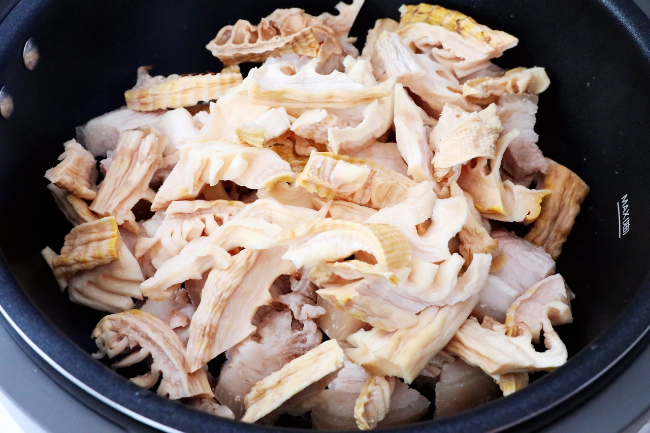 Tận dụng thịt, măng khô dư sau Tết làm ngay món ăn hấp dẫn này - 4