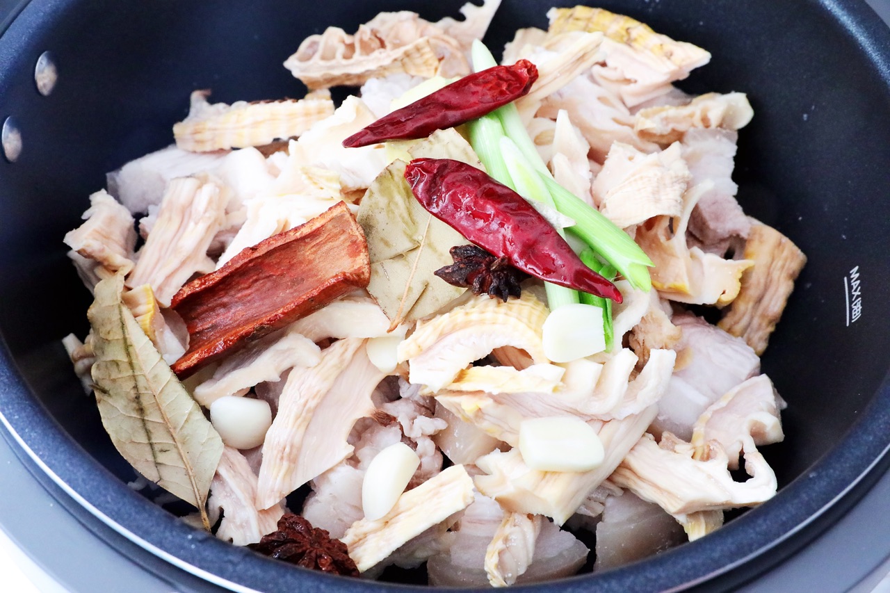 Tận dụng thịt, măng khô dư sau Tết làm ngay món ăn hấp dẫn này - 6