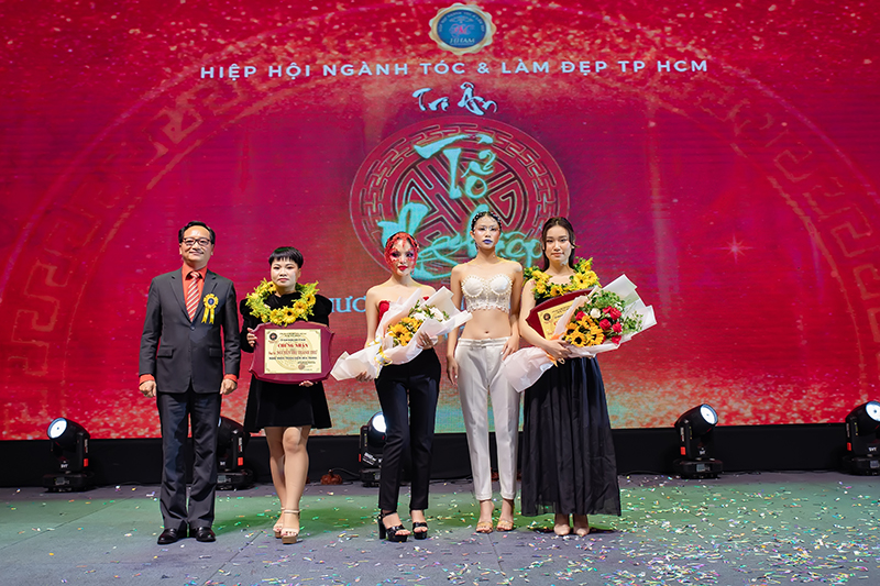 Chuyên gia trang điểm Minh Tú được vinh danh Nghệ nhân trang điểm hóa trang - 1