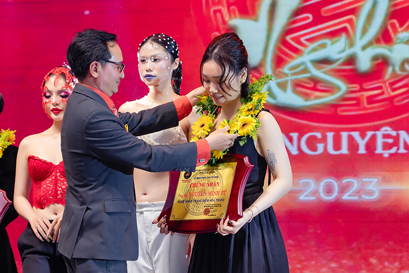 Chuyên gia trang điểm Minh Tú được vinh danh Nghệ nhân trang điểm hóa trang - 6