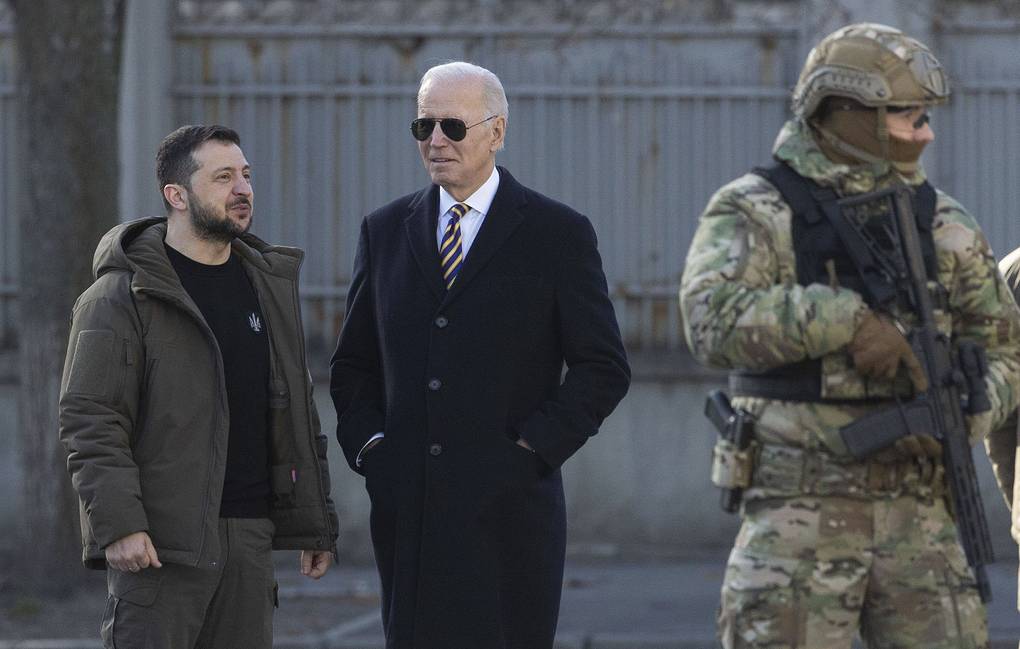 Phản ứng đầu tiên từ Nga sau khi ông Biden tới Kiev - 1