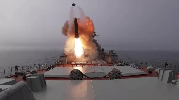 Phản ứng đầu tiên từ Nga sau khi ông Biden tới Kiev - 2