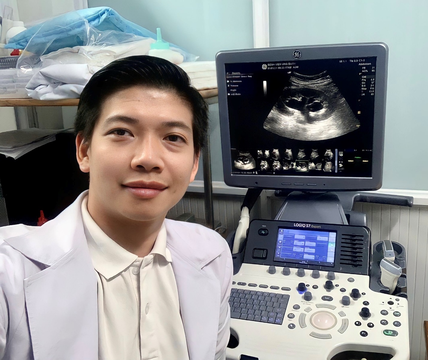 Bác sĩ Lê Lý Trọng Hưng - Chàng bác sĩ với con đường gìn giữ tuyến giáp cho mọi người - 1