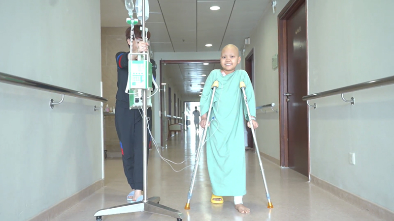 Vinmec thực hiện ca thay khớp tăng trưởng đầu tiên tại Việt Nam cho bệnh nhi ung thư xương - 3