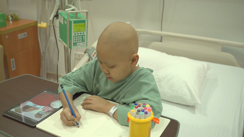 Vinmec thực hiện ca thay khớp tăng trưởng đầu tiên tại Việt Nam cho bệnh nhi ung thư xương - 4