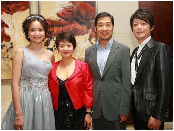 "Hoàng đế màn ảnh" Trương Quốc Lập: Khốn đốn vì quý tử, cậy nhờ 3 con gái nuôi - 3