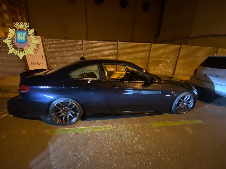 Sợ con trai say xỉn gây tai nạn, người cha phá nát chiếc BMW - 1