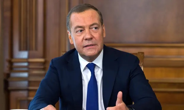 Ông Medvedev: Nga đang chuẩn bị để &#34;đón&#34; cuộc phản công của Ukraine - 1