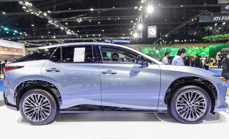 Lexus RZ 2023 chính thức mở bán, xe điện giá từ 2,6 tỷ đồng - 2