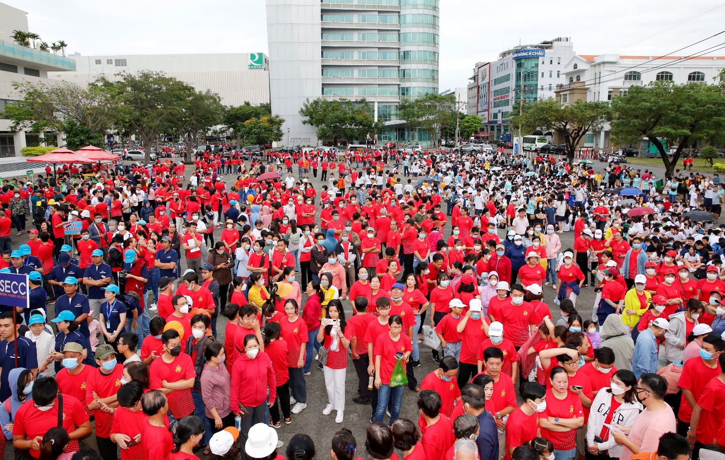 Những bước chân chia sẻ: hỗ trợ người nghèo đón tết - 2