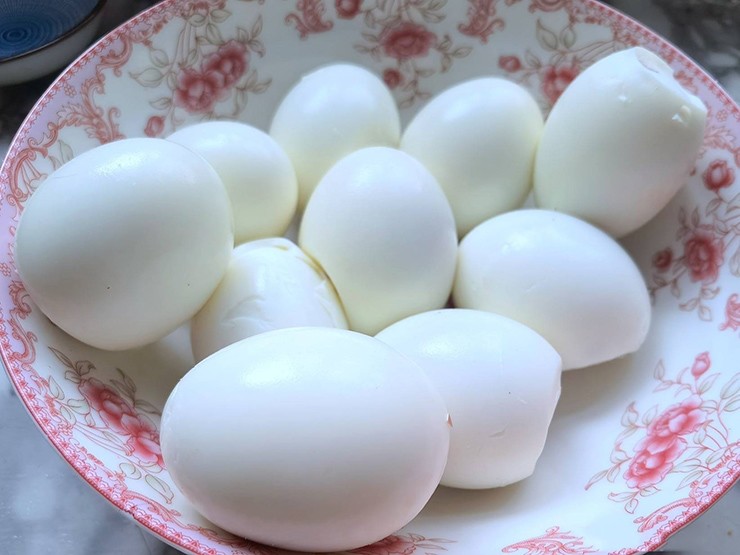 Trứng gà ngâm coca: Món ăn đơn giản, dễ làm cho ngày chưa biết ăn gì - 2