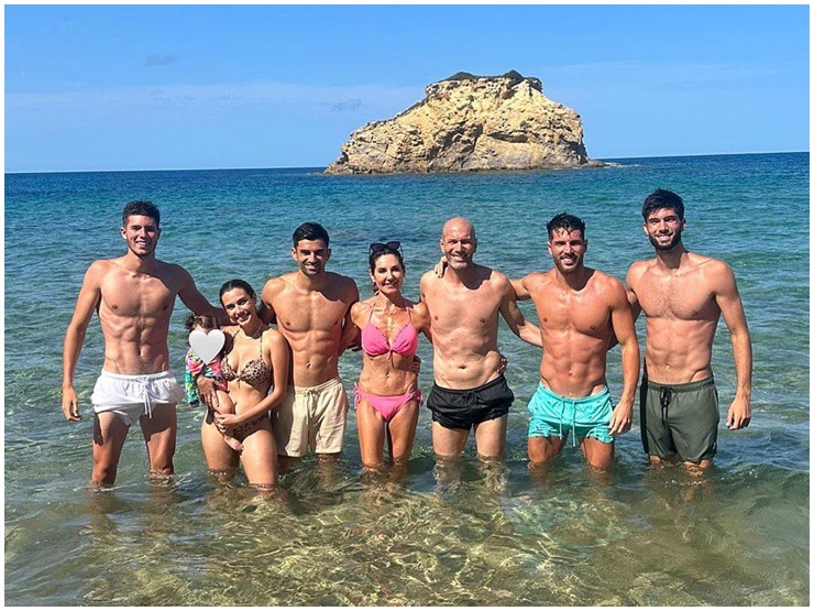 Cuộc sống ít ai biết của "cậu cả" nhà Zidane, diện mạo cực phẩm, vợ đẹp con xinh - 3