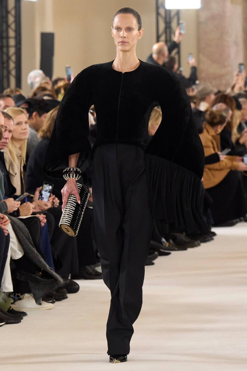Bộ sưu tập Couture Xuân 2024 dành cho... người sao Hỏa - 19