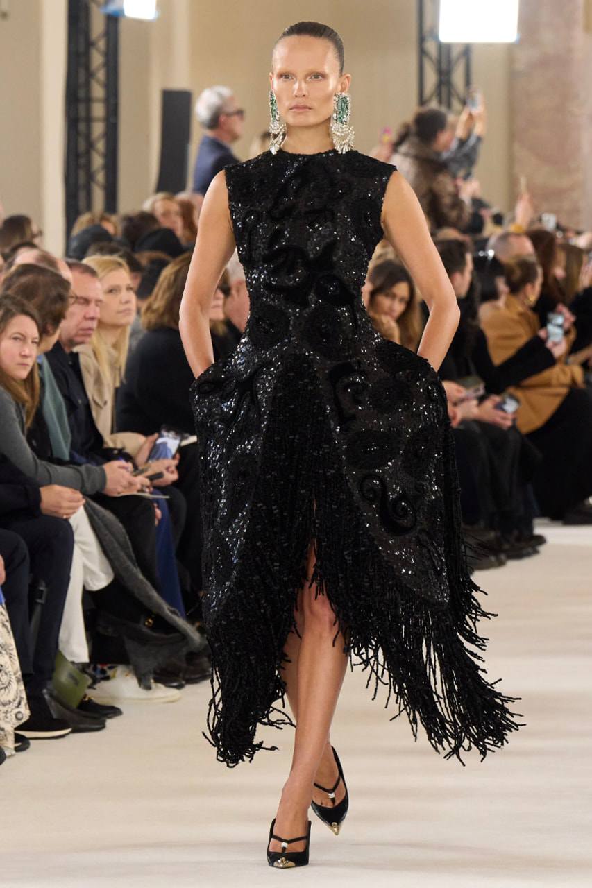 Bộ sưu tập Couture Xuân 2024 dành cho... người sao Hỏa - 3