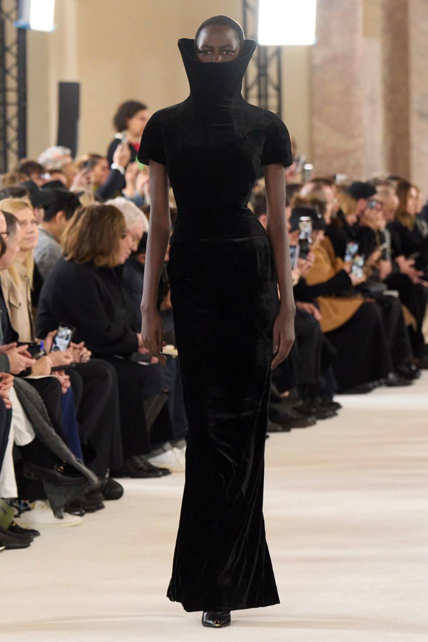 Bộ sưu tập Couture Xuân 2024 dành cho... người sao Hỏa - 18