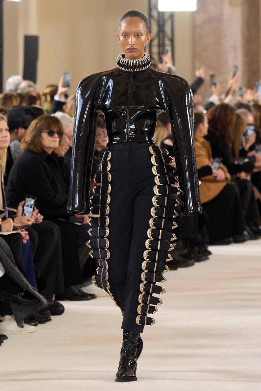 Bộ sưu tập Couture Xuân 2024 dành cho... người sao Hỏa - 17