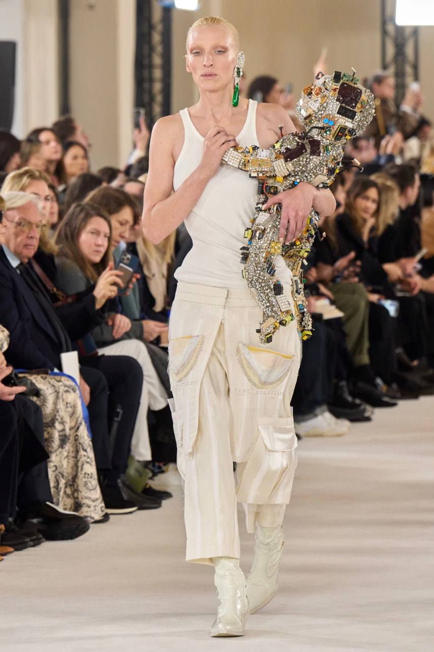 Bộ sưu tập Couture Xuân 2024 dành cho... người sao Hỏa - 15