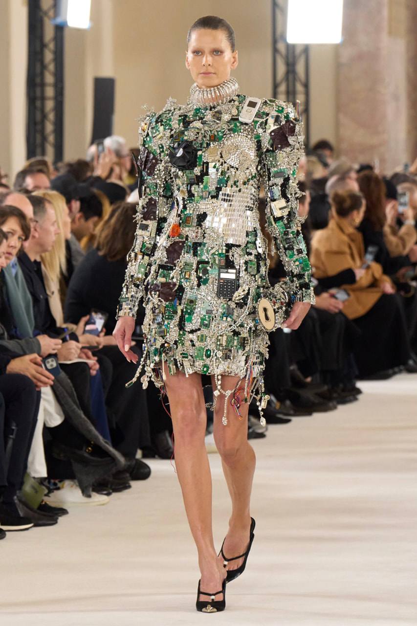 Bộ sưu tập Couture Xuân 2024 dành cho... người sao Hỏa - 14