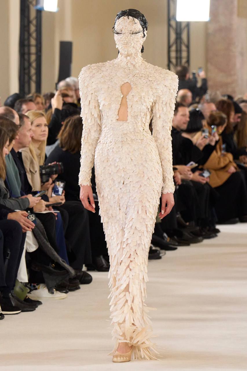 Bộ sưu tập Couture Xuân 2024 dành cho... người sao Hỏa - 13