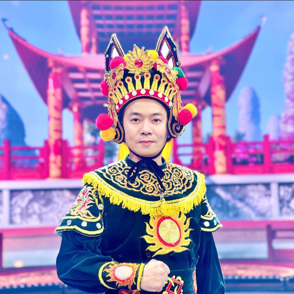 Thiên Lôi và anh trợ lý trong Táo Quân 2024: Hôn nhân kín tiếng, người lạ mà quen - 8