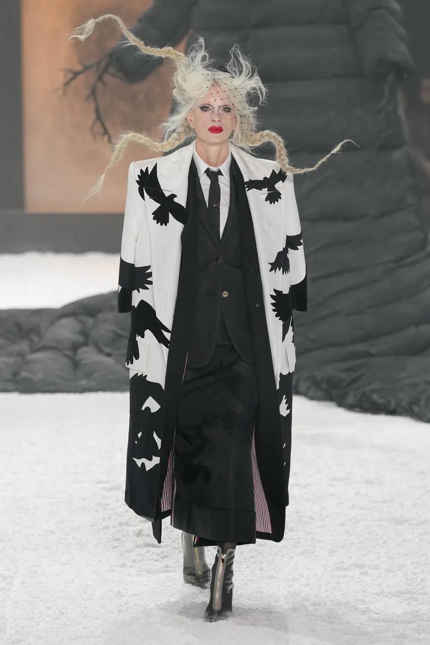 Thom Browne mang vẻ đẹp u ám, tinh tế cho mùa mốt 2024 - 19