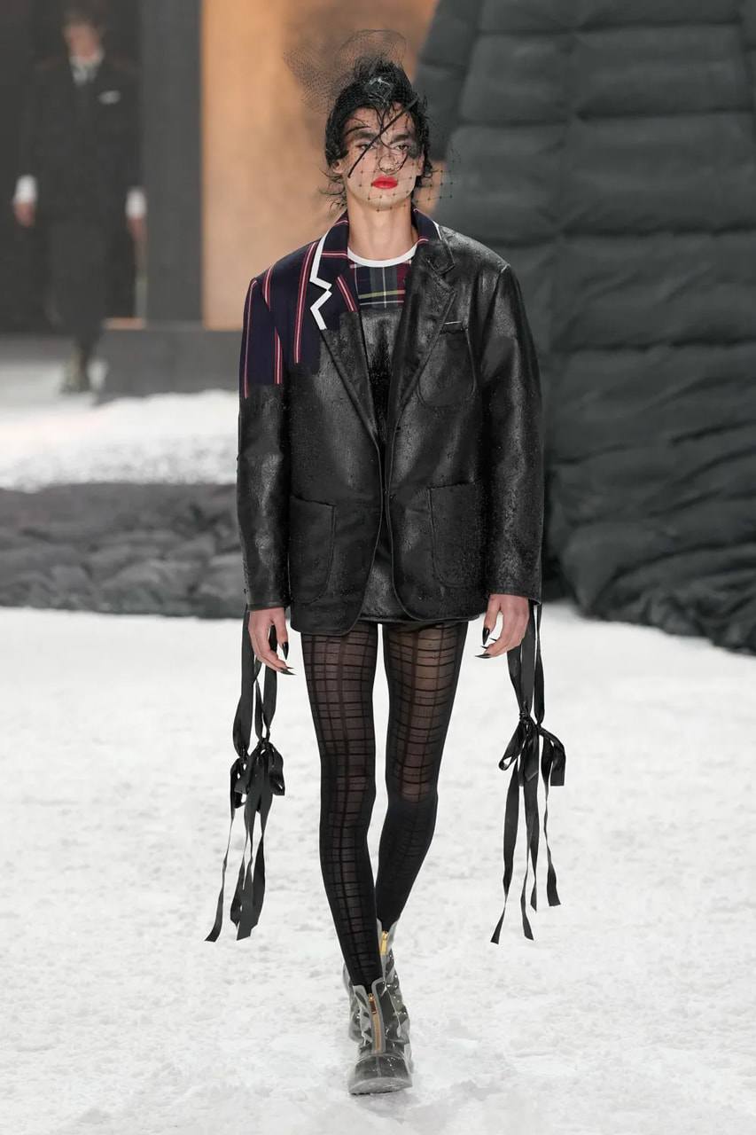 Thom Browne mang vẻ đẹp u ám, tinh tế cho mùa mốt 2024 - 3
