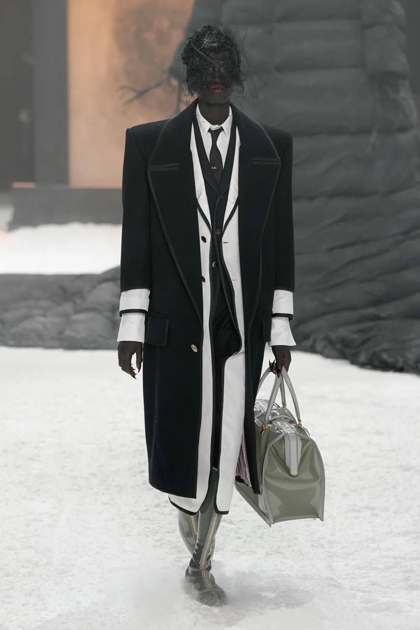 Thom Browne mang vẻ đẹp u ám, tinh tế cho mùa mốt 2024 - 18