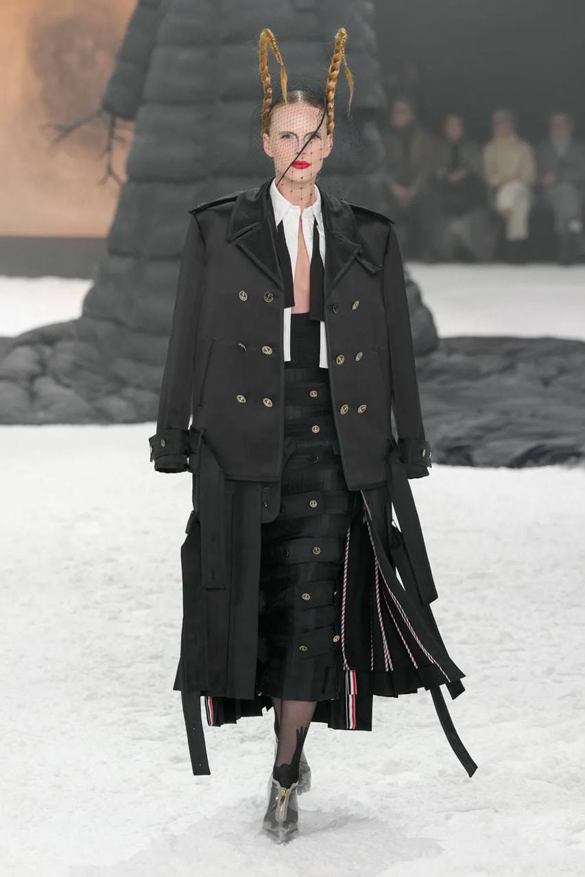 Thom Browne mang vẻ đẹp u ám, tinh tế cho mùa mốt 2024 - 17