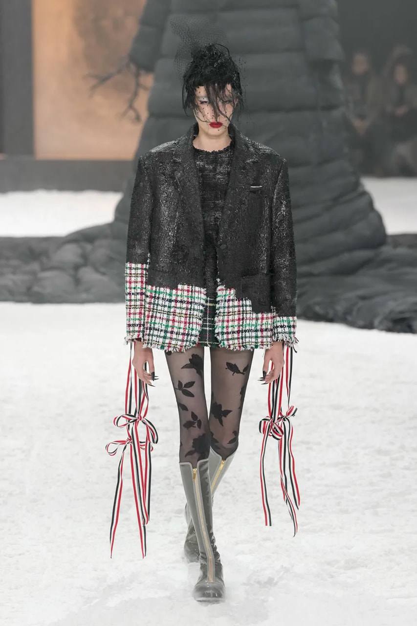 Thom Browne mang vẻ đẹp u ám, tinh tế cho mùa mốt 2024 - 15