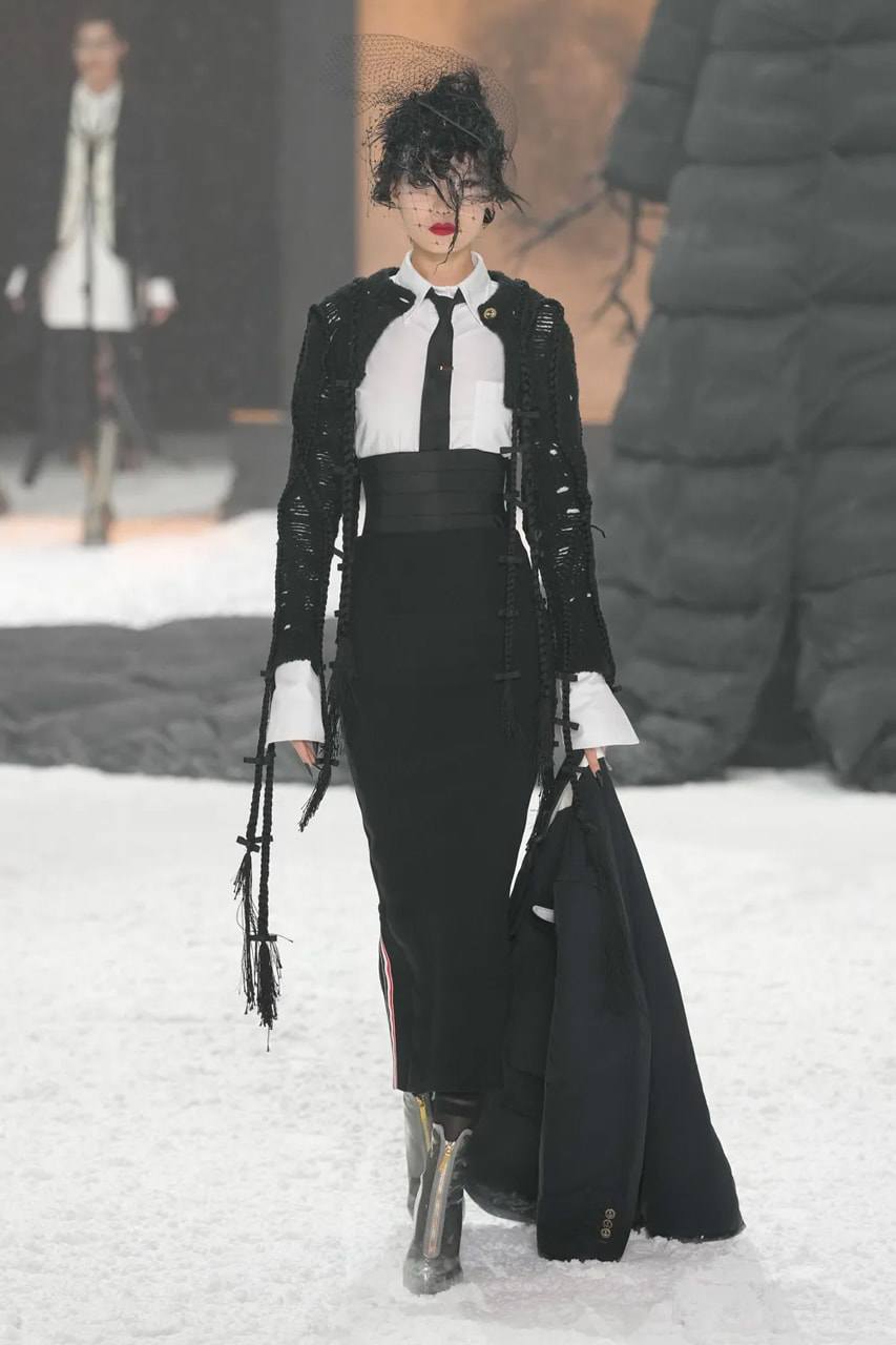 Thom Browne mang vẻ đẹp u ám, tinh tế cho mùa mốt 2024 - 13