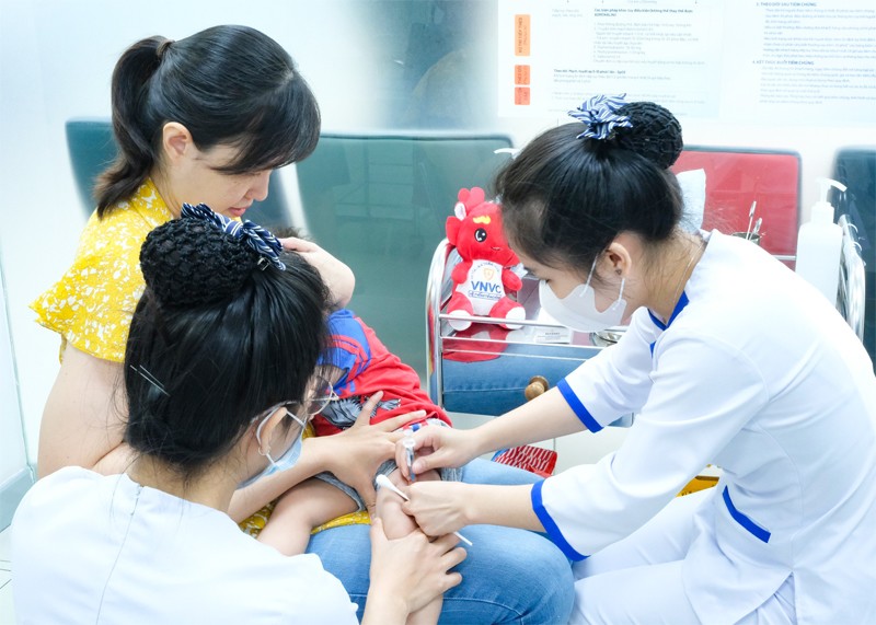 Việt Nam lần đầu có vaccine não mô cầu B thế hệ mới - 2