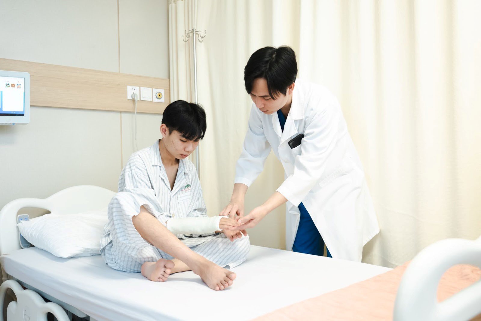 “Chắp Cánh Ước Mơ 2024” - Tiếp nối hành trình 10 năm phẫu thuật từ thiện dị tật tay chân của BVĐK Hồng Ngọc - 6