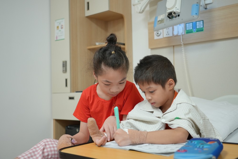 “Chắp Cánh Ước Mơ 2024” - Tiếp nối hành trình 10 năm phẫu thuật từ thiện dị tật tay chân của BVĐK Hồng Ngọc - 4