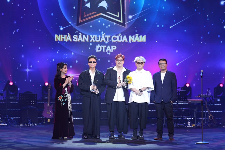 Hòa Minzy thắng giải Nữ ca sĩ của năm tại lễ trao giải Cống hiến - 7