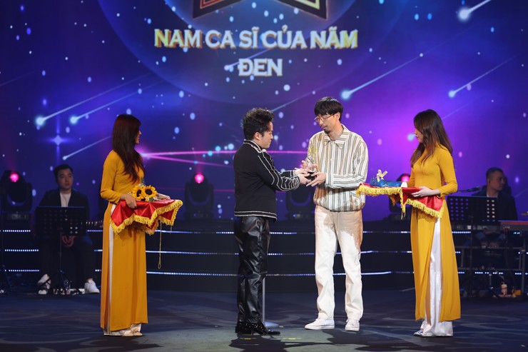 Hòa Minzy thắng giải Nữ ca sĩ của năm tại lễ trao giải Cống hiến - 2