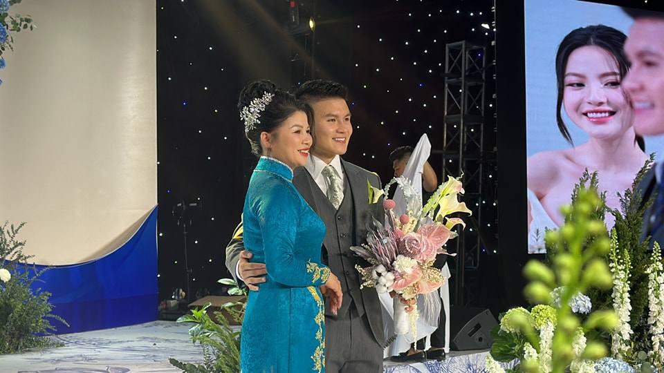 “Hoa hậu vỉa hè” làm MC đám cưới Quang Hải: "Với tôi, đây là một siêu đám cưới" - 4