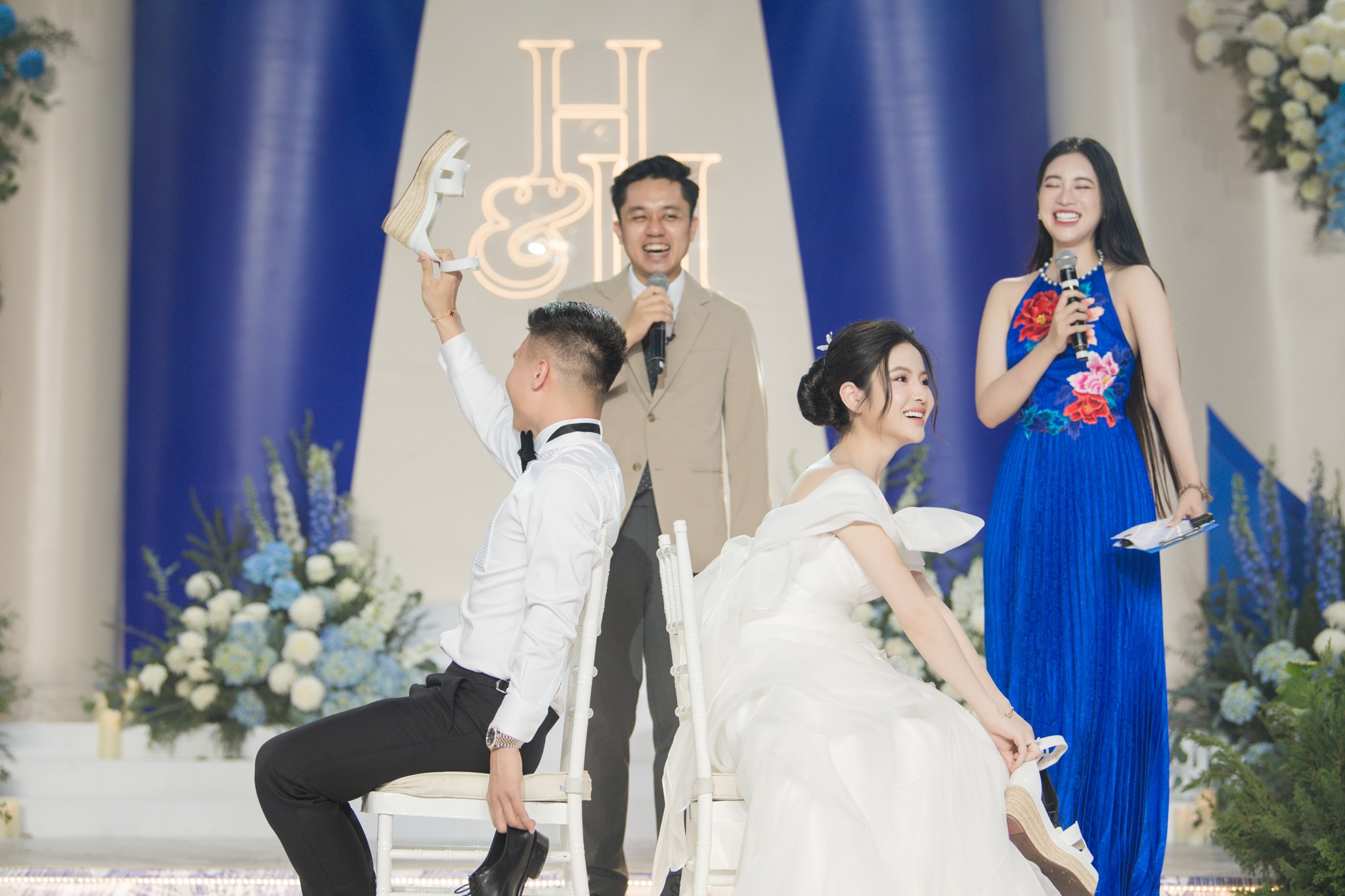 Nam MC đám cưới Quang Hải: “Chúa tể ngôn từ”, bật mí trò chơi đặc biệt nhất tiệc cưới - 4