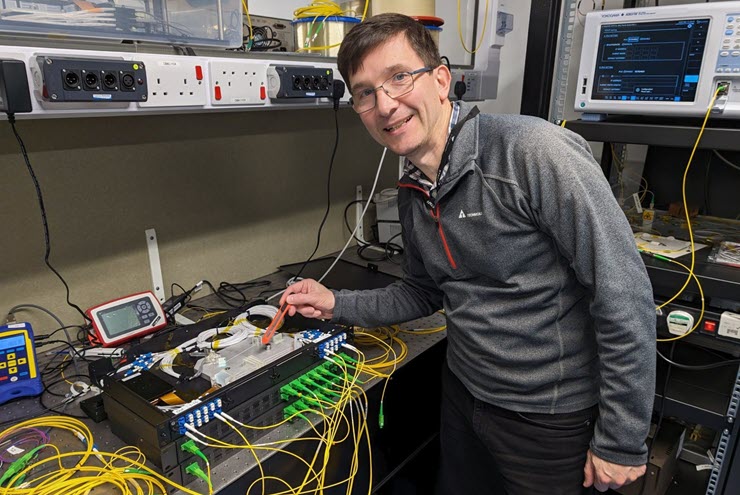 Tốc độ Internet đạt mức siêu “khủng”, gấp 4,5 triệu lần tốc độ thông thường - 1