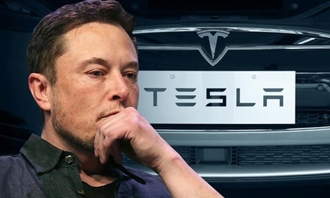 Không hài lòng về lương thưởng của Elon Musk, Quỹ hưu trí lớn nhất châu Âu bán hết cổ phần Tesla - 1