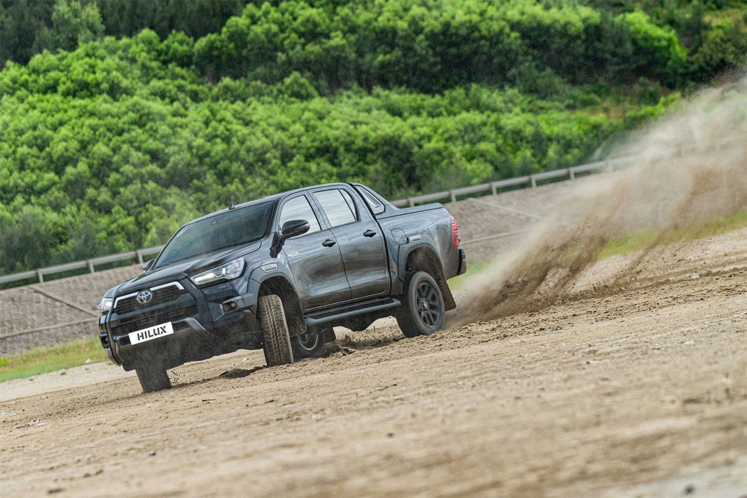 Toyota Hilux thống trị doanh số thị trường Đông Nam Á 2024 - 2