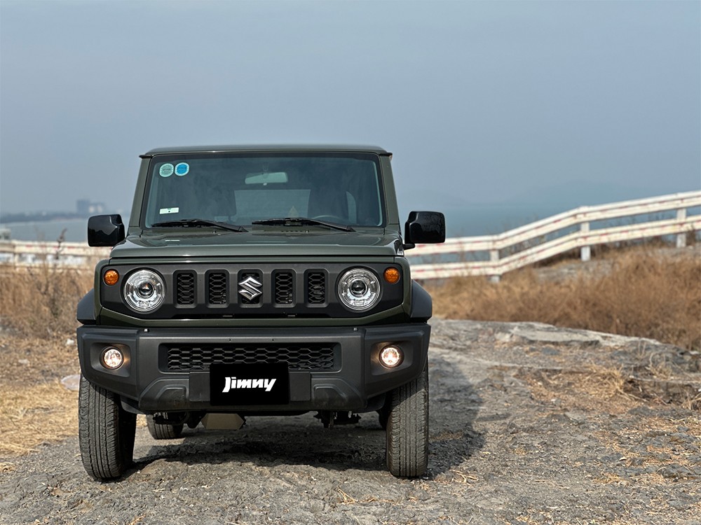 Có gì “đắt giá” sau vô lăng Suzuki Jimny? - 2